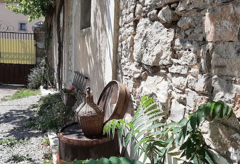 هتل Residence Muzica Bed And Breakfast