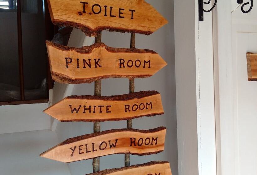 هتل Residence Muzica Bed And Breakfast