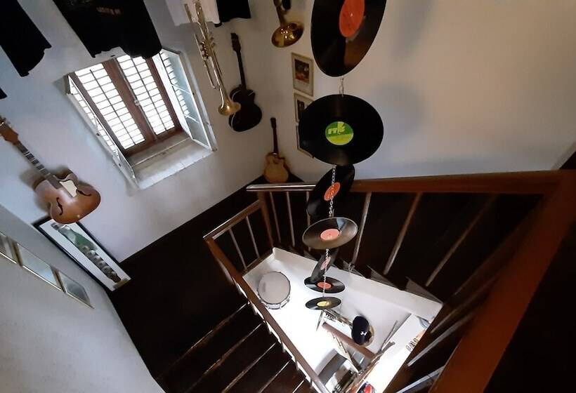 هتل Residence Muzica Bed And Breakfast