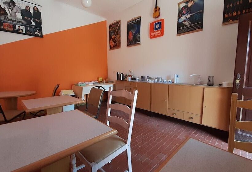 هتل Residence Muzica Bed And Breakfast