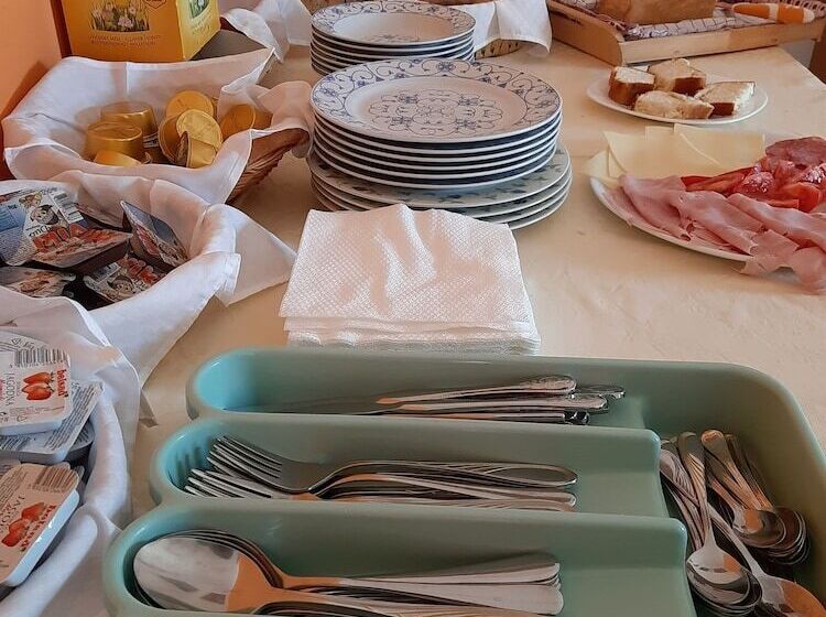 هتل Residence Muzica Bed And Breakfast