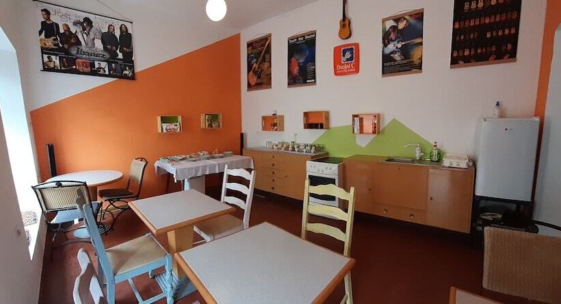 هتل Residence Muzica Bed And Breakfast