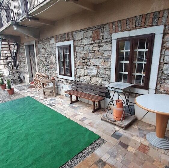 هتل Residence Muzica Bed And Breakfast