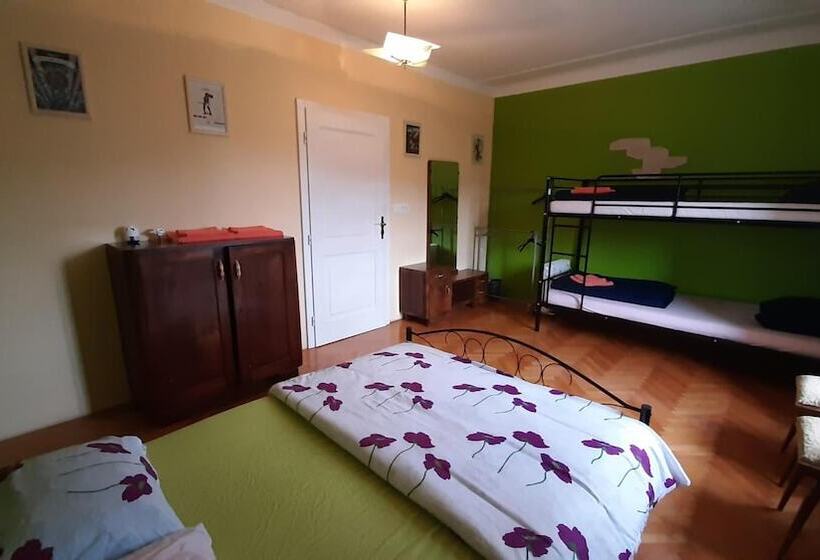 هتل Residence Muzica Bed And Breakfast