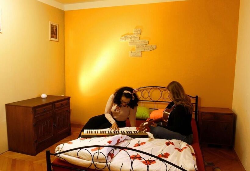 هتل Residence Muzica Bed And Breakfast