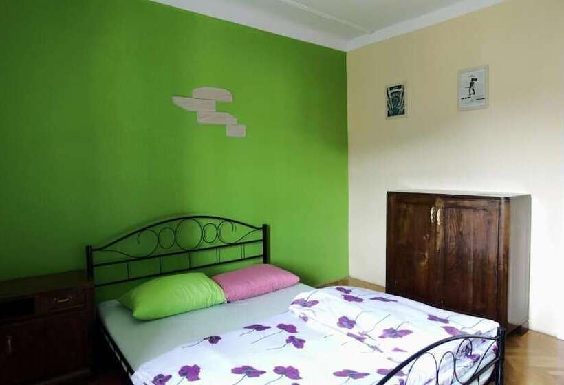 هتل Residence Muzica Bed And Breakfast