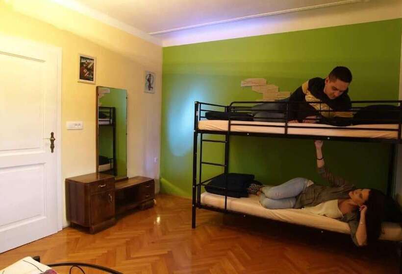 هتل Residence Muzica Bed And Breakfast