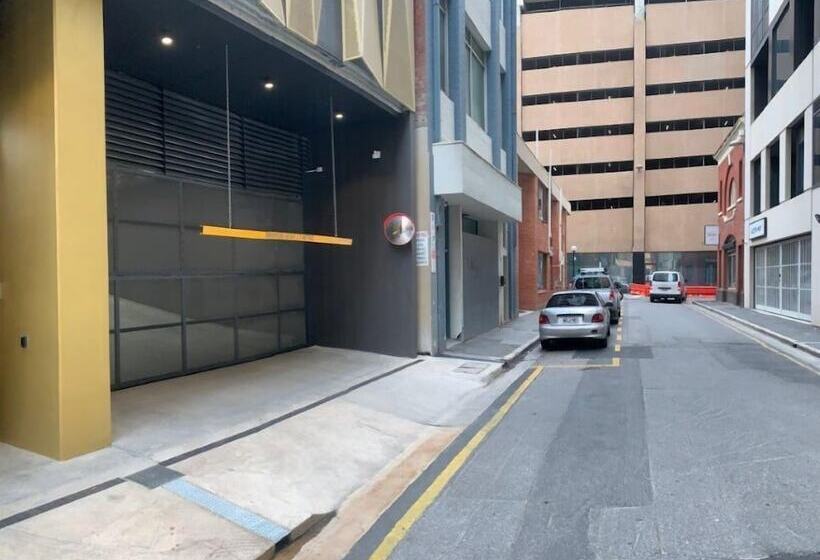 هتل Rnr Rundle Mall