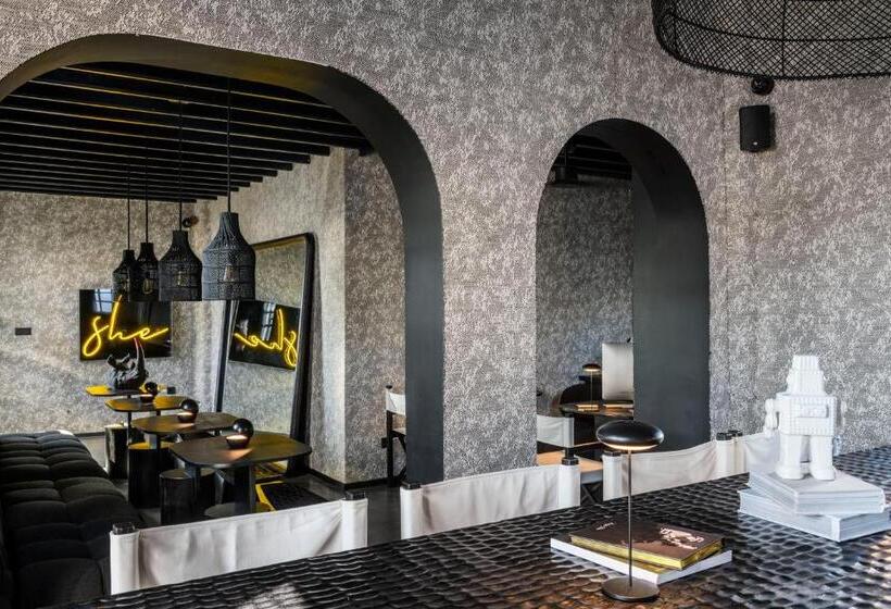 Отель She Mykonos Boutique