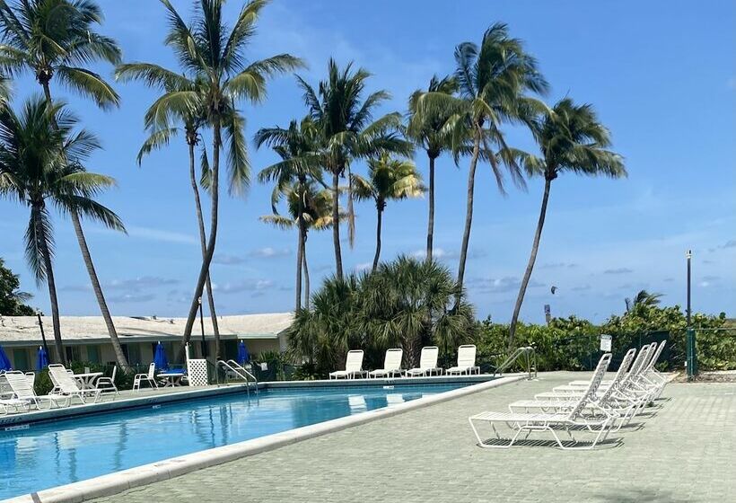 فندق Silver Sands Beach Resort