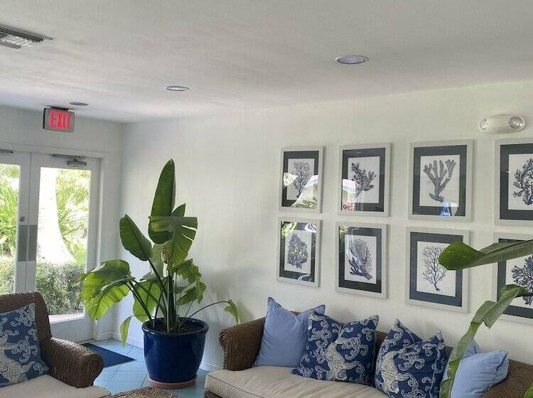 فندق Silver Sands Beach Resort