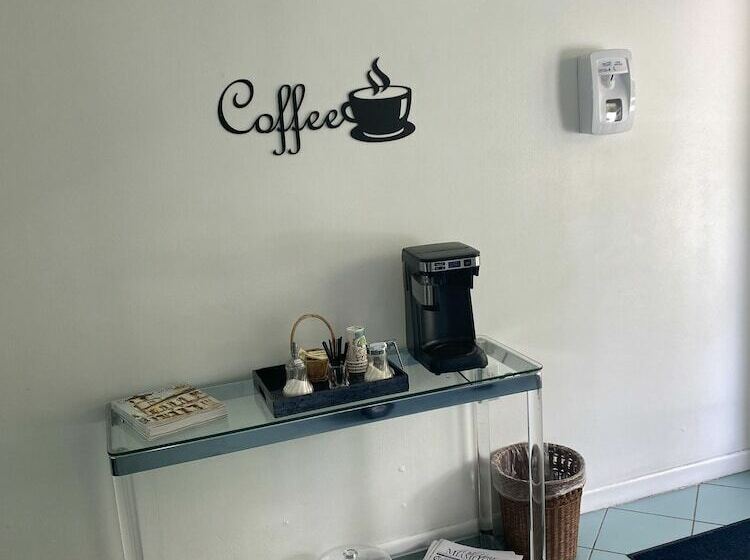 فندق Silver Sands Beach Resort