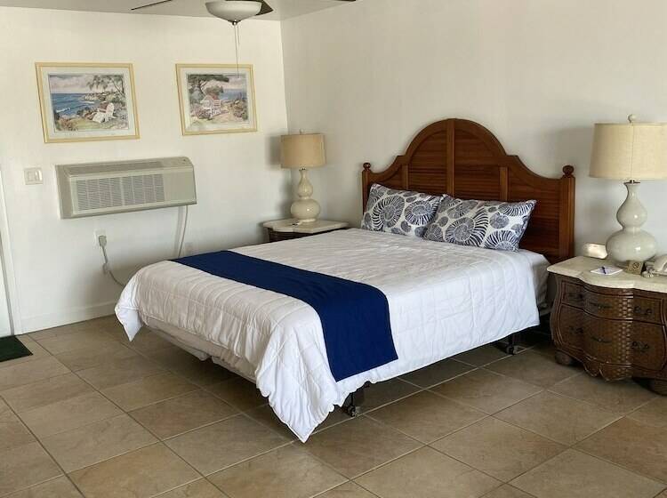 فندق Silver Sands Beach Resort