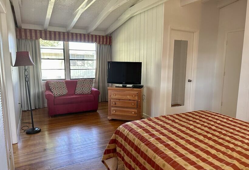 فندق Silver Sands Beach Resort