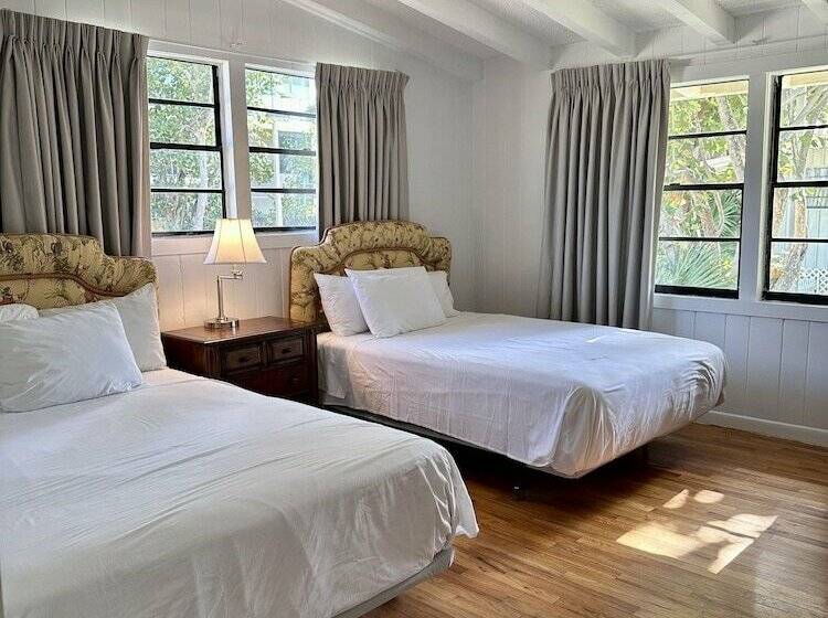 فندق Silver Sands Beach Resort