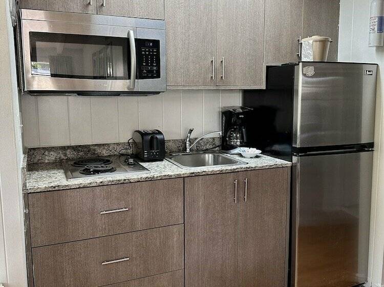 فندق Silver Sands Beach Resort