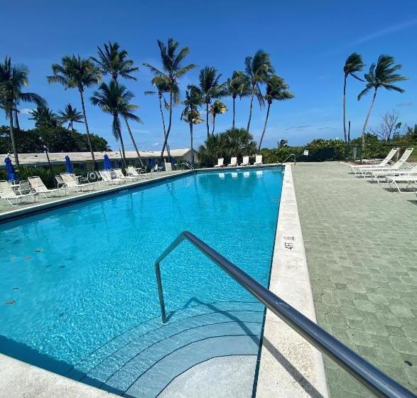 فندق Silver Sands Beach Resort