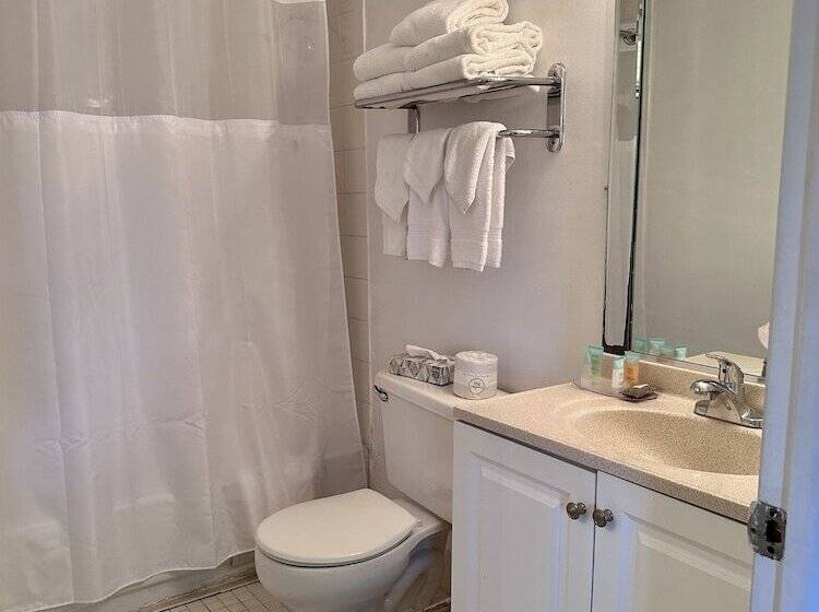 فندق Silver Sands Beach Resort