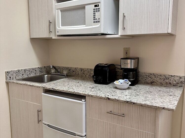 فندق Silver Sands Beach Resort