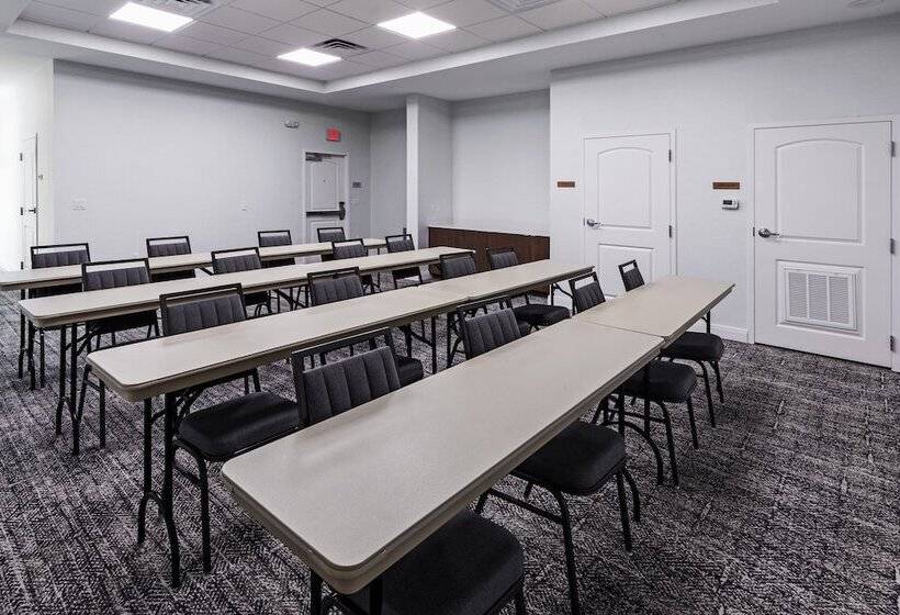 Отель Staybridge Suites Portland, An Ihg