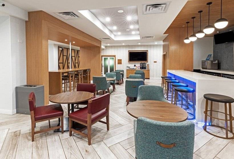 Отель Staybridge Suites Portland, An Ihg