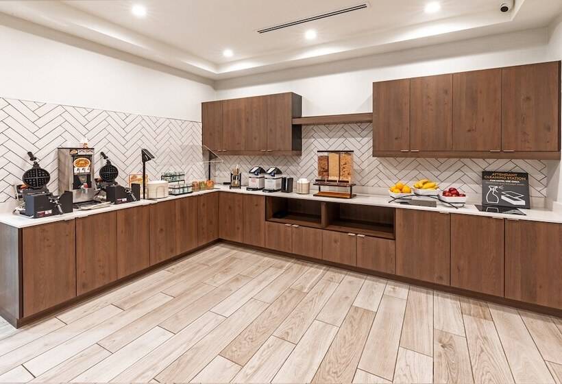 Отель Staybridge Suites Portland, An Ihg