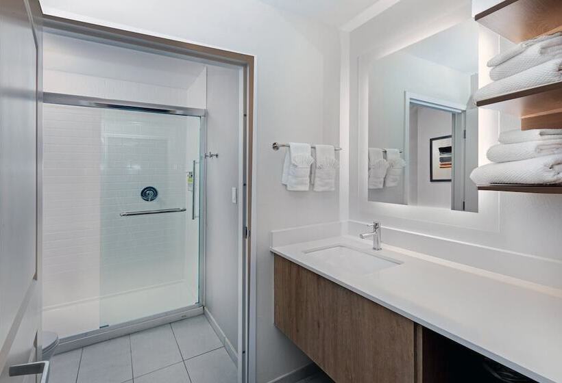 Отель Staybridge Suites Portland, An Ihg