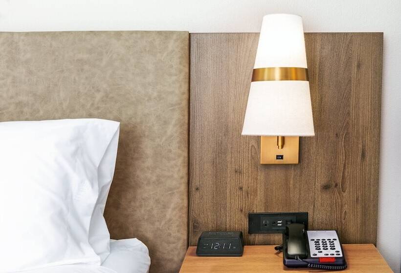 Отель Staybridge Suites Portland, An Ihg