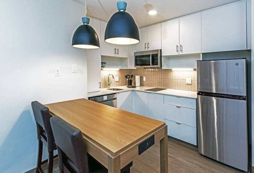 Отель Staybridge Suites Portland, An Ihg