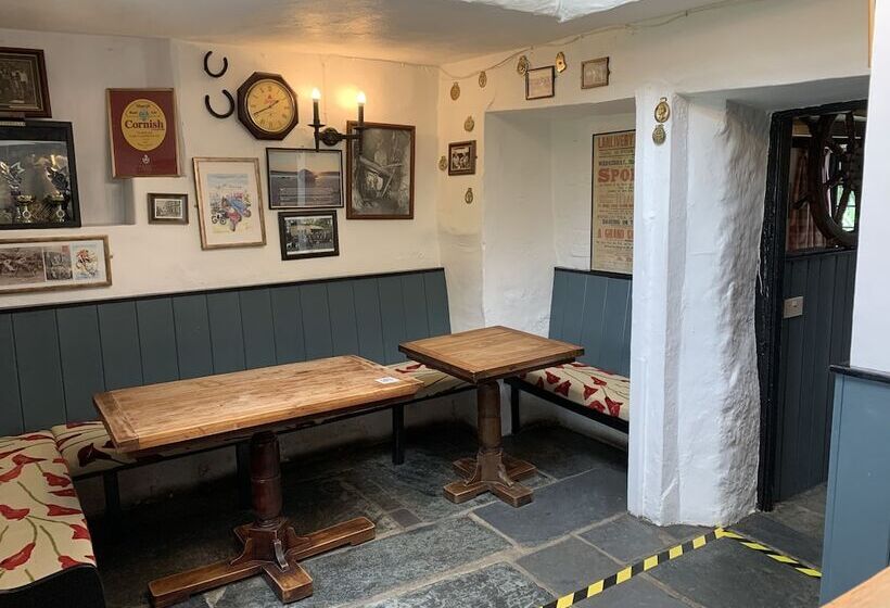 Отель The Crown Inn