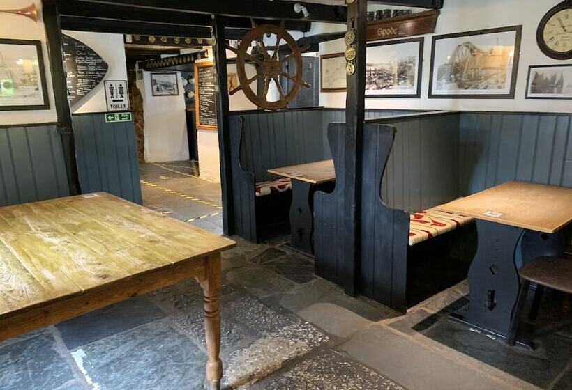 Отель The Crown Inn