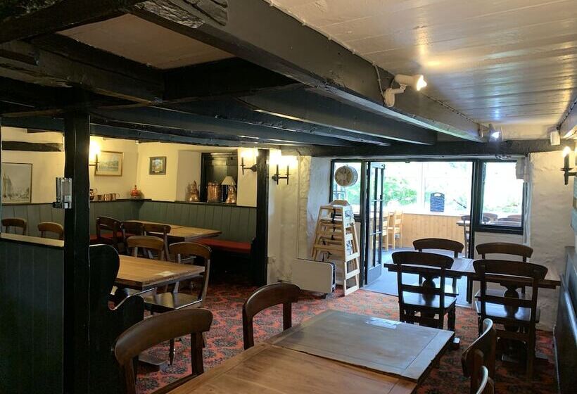 Отель The Crown Inn