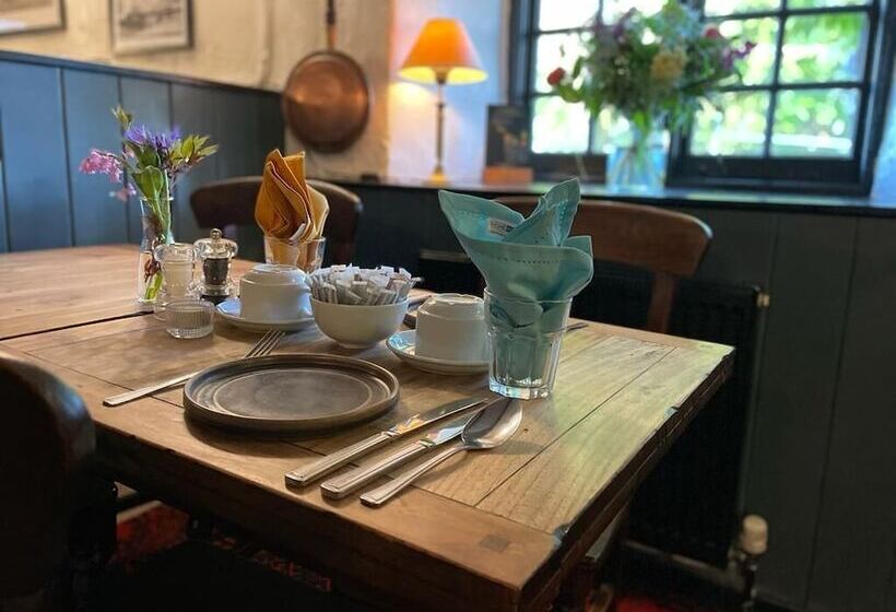 Отель The Crown Inn