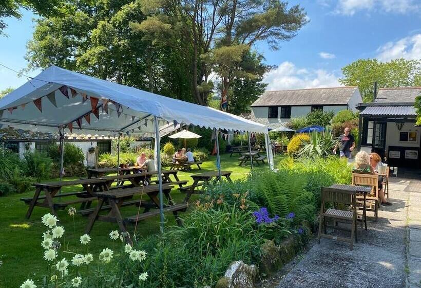 Отель The Crown Inn