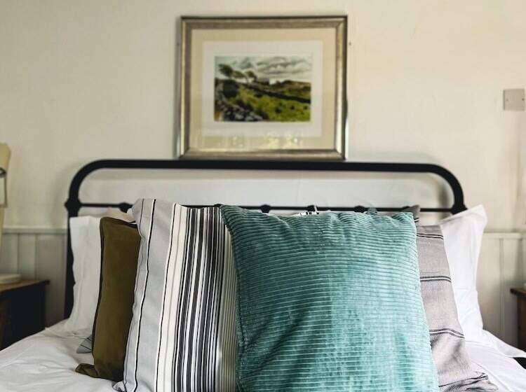 Отель The Crown Inn