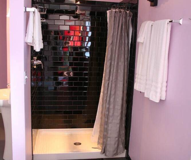 בית מלון כפרי The Loft At Menorcan Square
