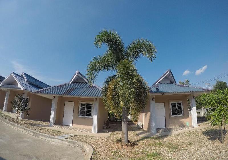 Отель The Private Chiangrai Resort