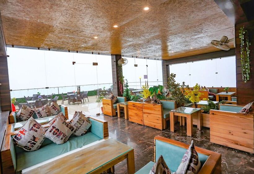 Fabhotel Winter Line Inn