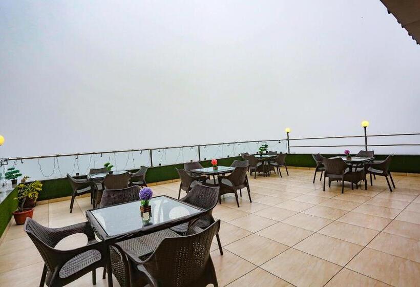 Fabhotel Winter Line Inn