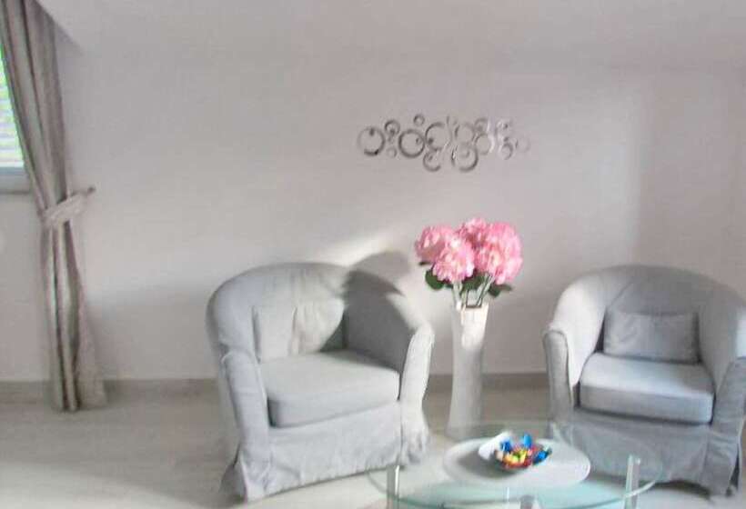 בית מלון כפרי Villa Mirosa