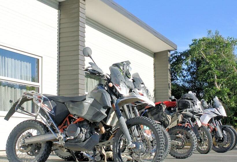 Oxford Village Motels