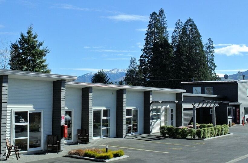 Oxford Village Motels