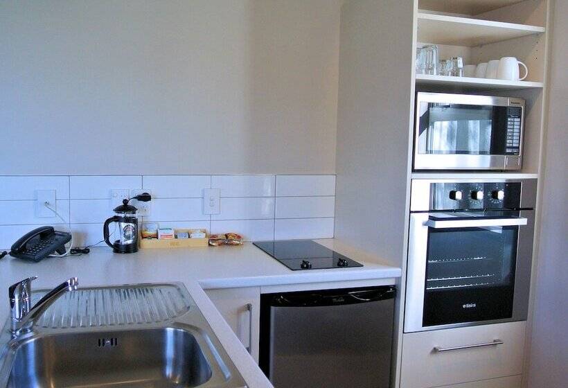 Oxford Village Motels