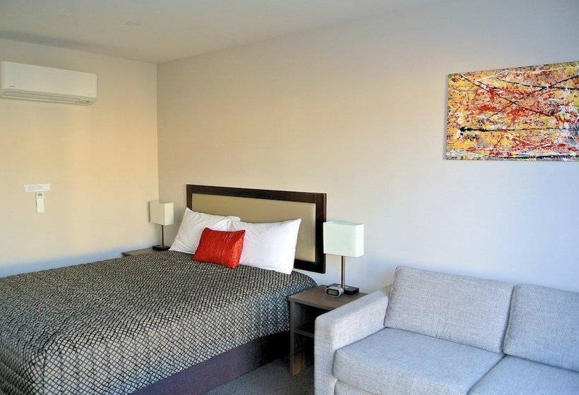 Oxford Village Motels