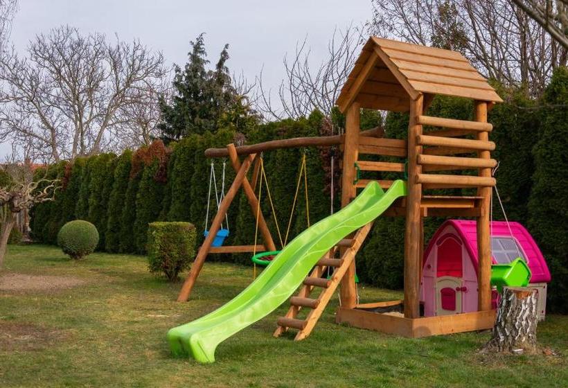 פנסיון Silentium Garden Apartman Sárvár