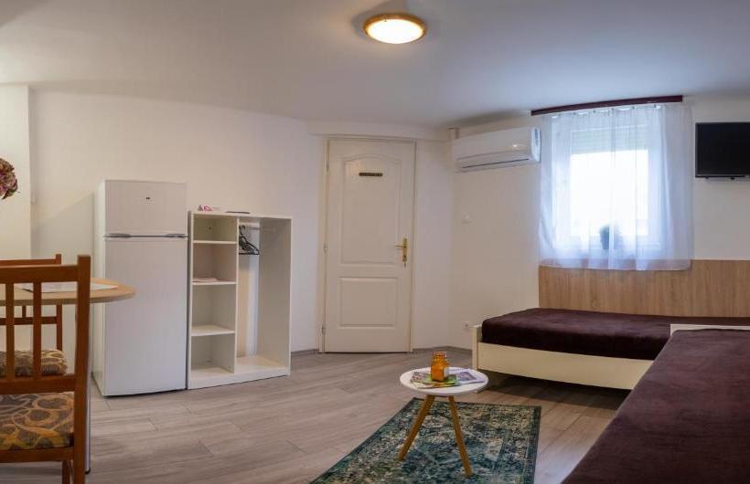 פנסיון Silentium Garden Apartman Sárvár