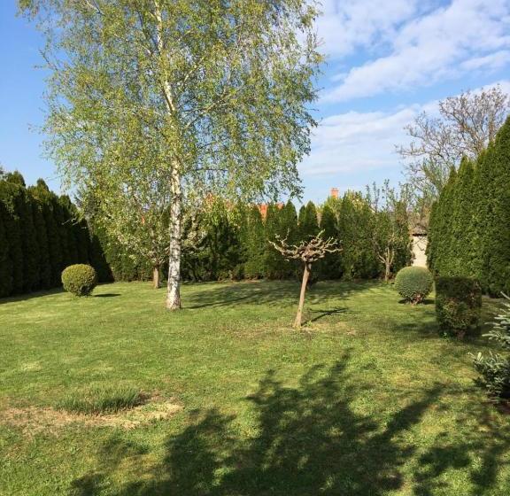 פנסיון Silentium Garden Apartman Sárvár