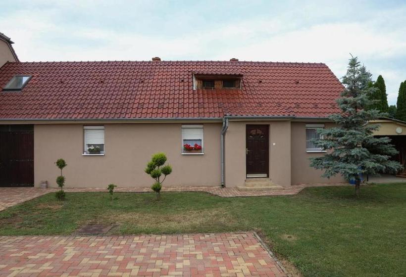 פנסיון Silentium Garden Apartman Sárvár