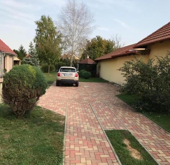 פנסיון Silentium Garden Apartman Sárvár