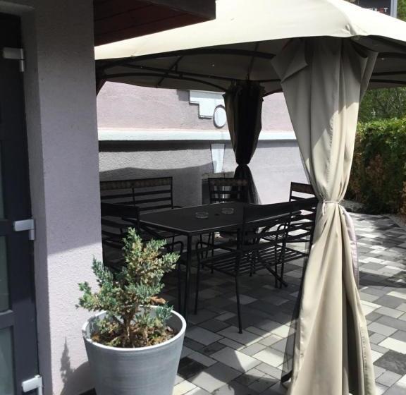 پانسیون Varkerulet Apartman